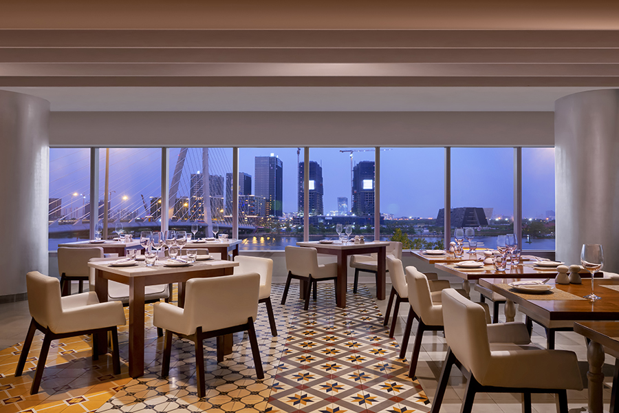 「レイテストレシピサイゴン」で クリスマスビュッフェディナー