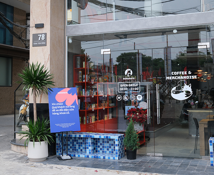 グッズ販売とカフェ空間の融合「ノモマテ／Nomomate」