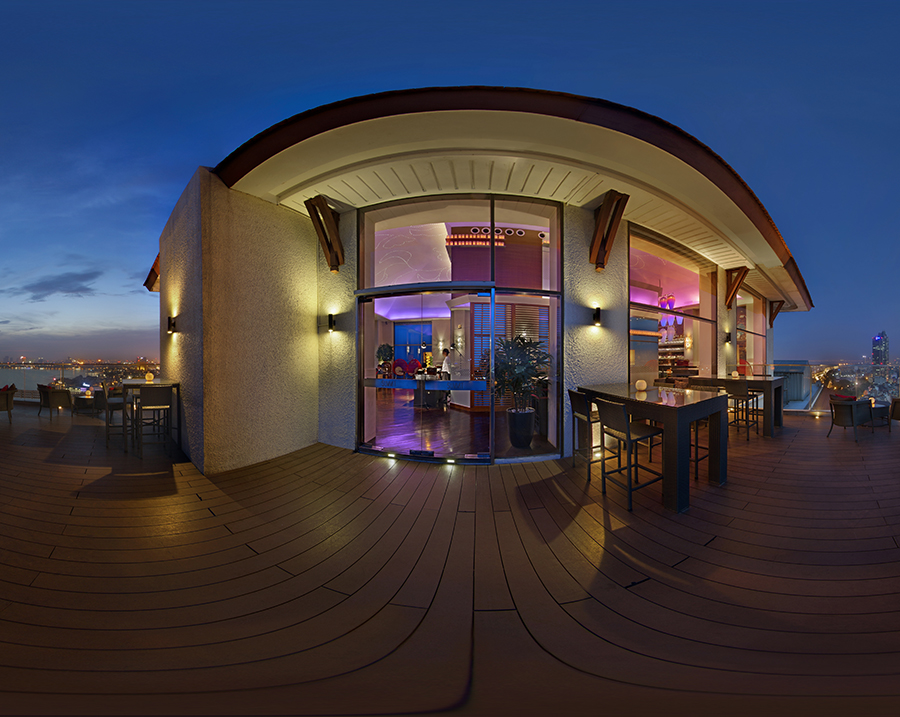 「ザ・サミットバー」でカウントダウンパーティーを開催