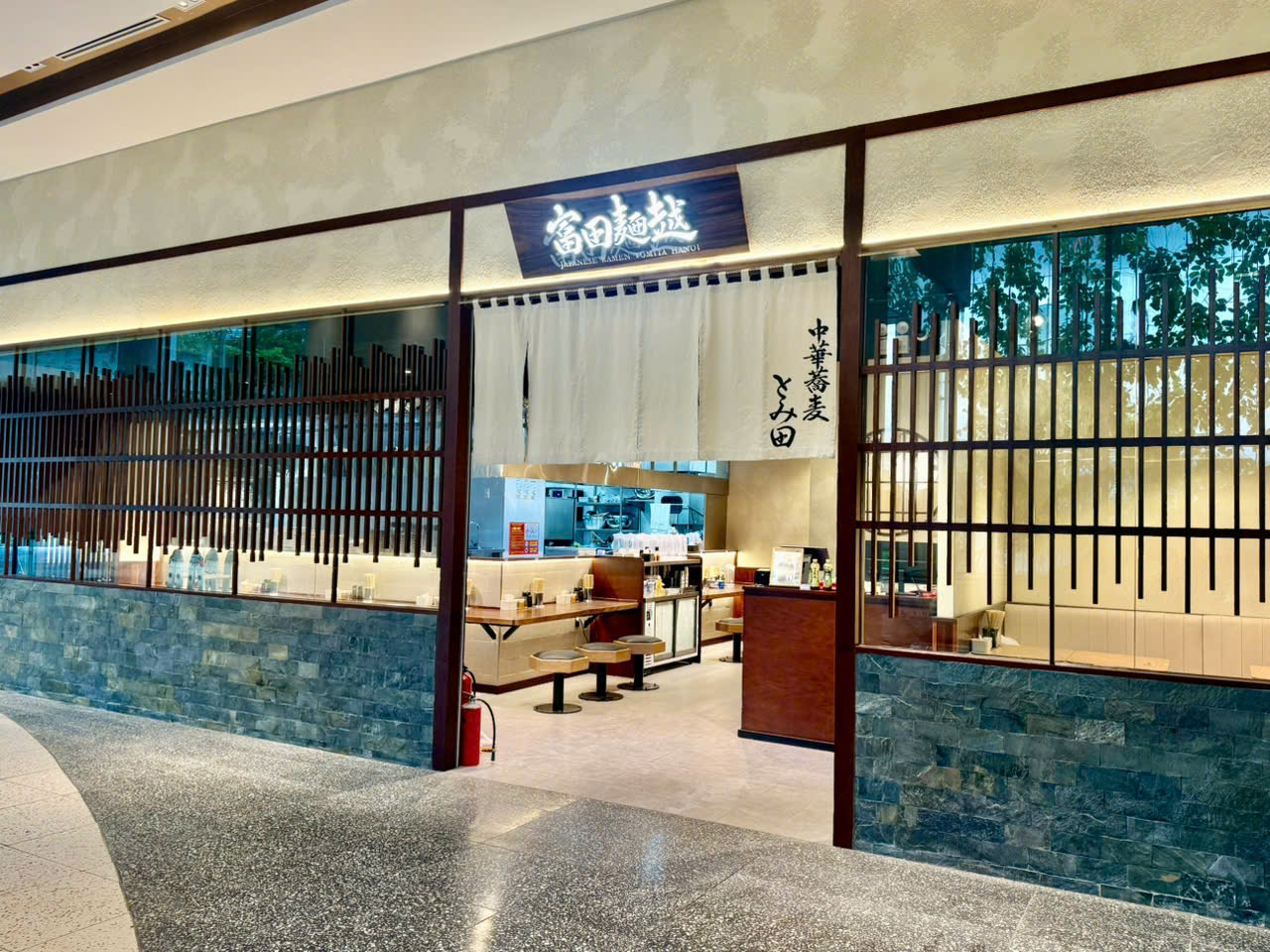 「ラーメン・オブ・ザ・イヤー」殿堂入りの味がハノイに「富田麺越／Japanese Ramen Tomita Hanoi」