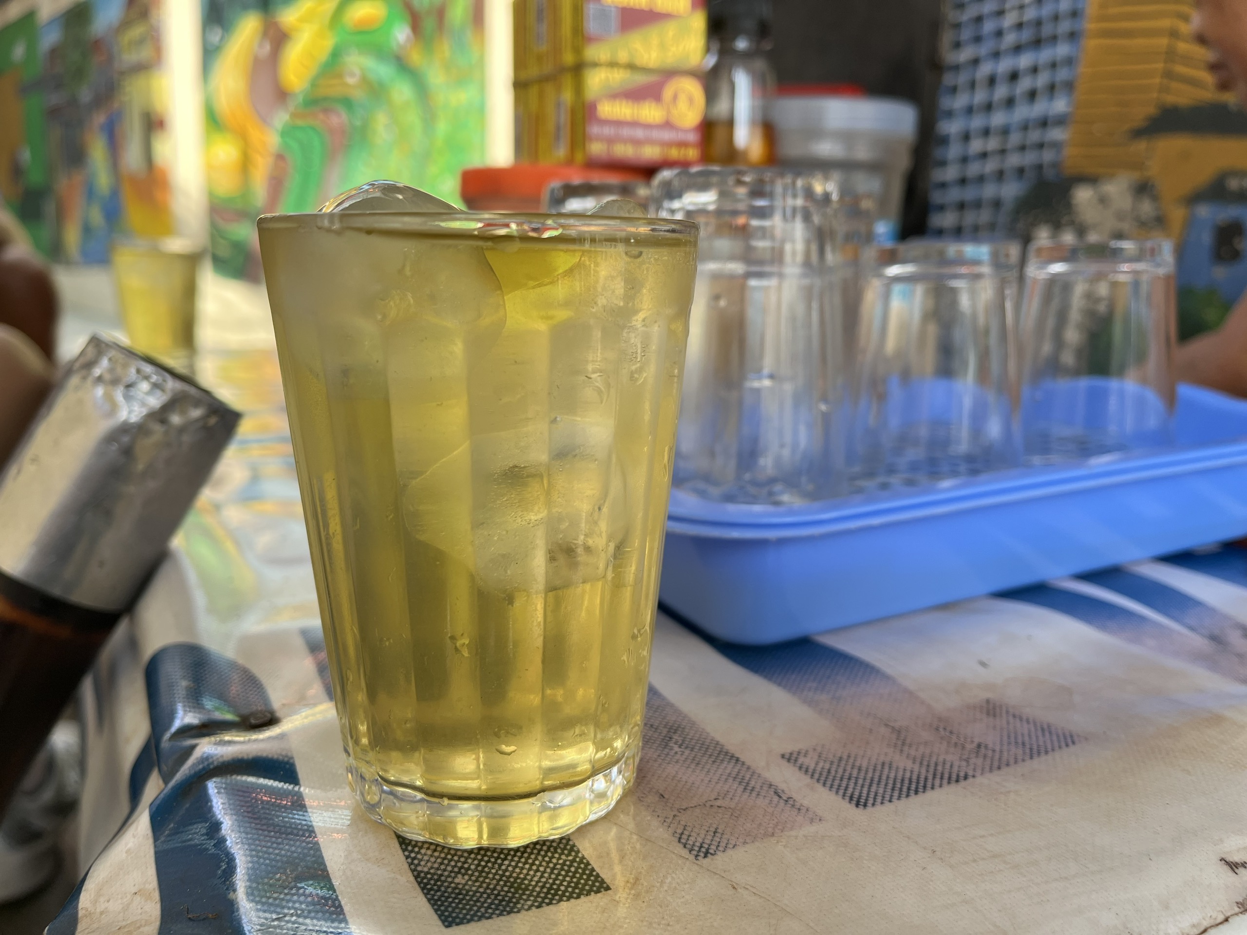 “熱いお茶”より“アイスティー” 国民的なドリンク「チャーダー」の起源と文化