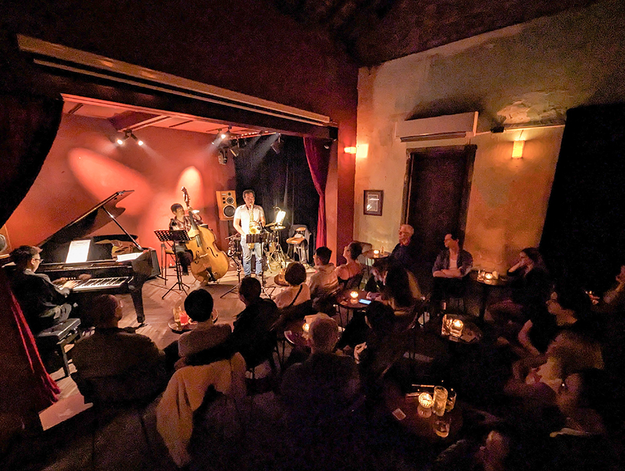 ライブのジャズが、ハノイの冬をアツくする！