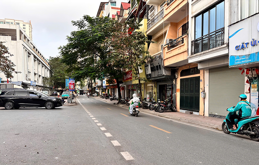 2つの湖に挟まれた下町エリア<br>グエンコンホアン（Nguyen Cong Hoan）通り