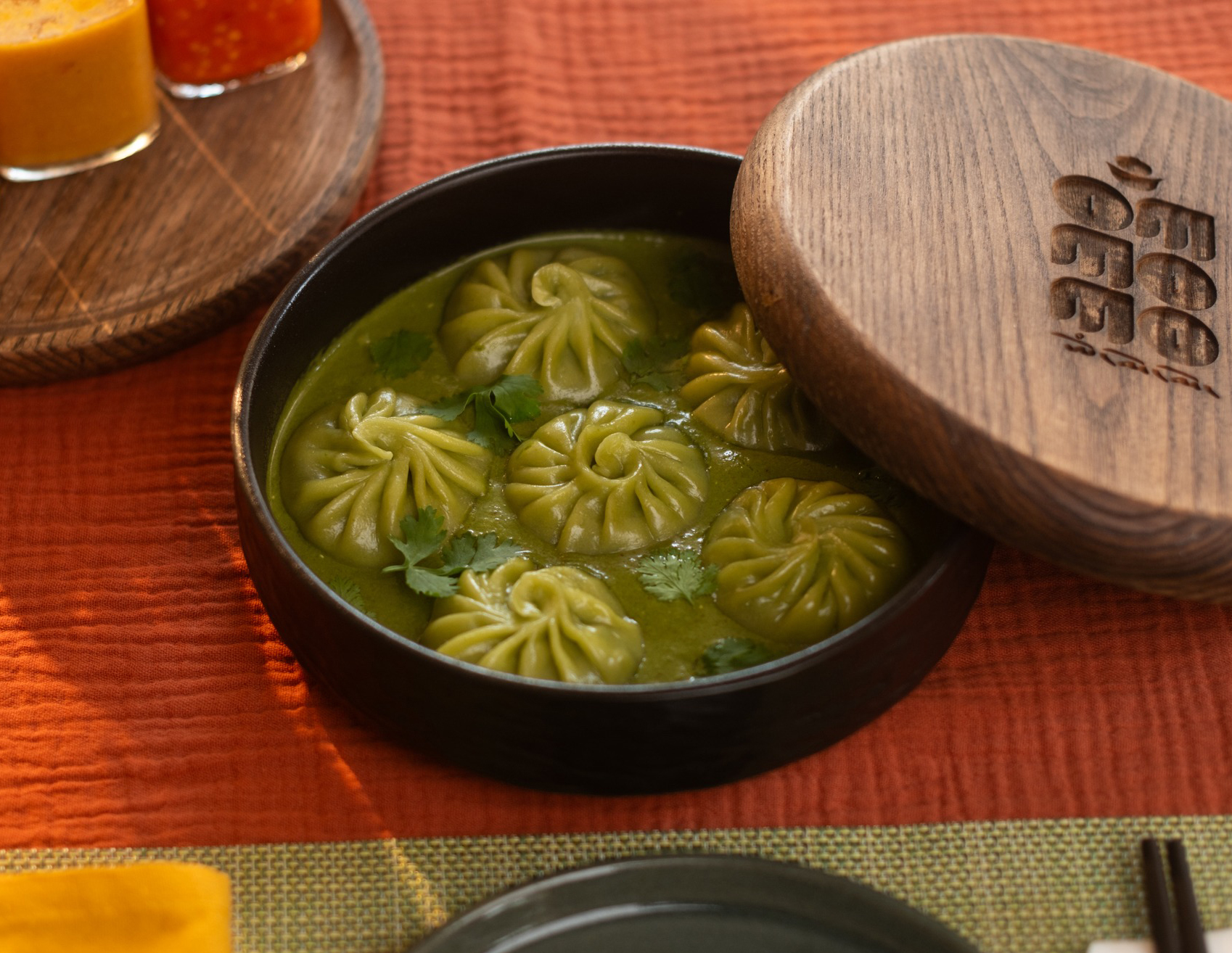 故郷の本格的な食文化を伝えたい！ 毎日手作りするチベット風餃子「オムモモ／Om Momo」