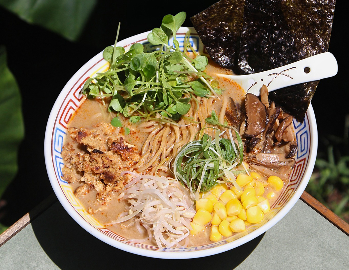 旧市街近くのヴィーガン食堂、夜20時半まで営業「ムオイメーホイアン／Muoi Me Hoian」