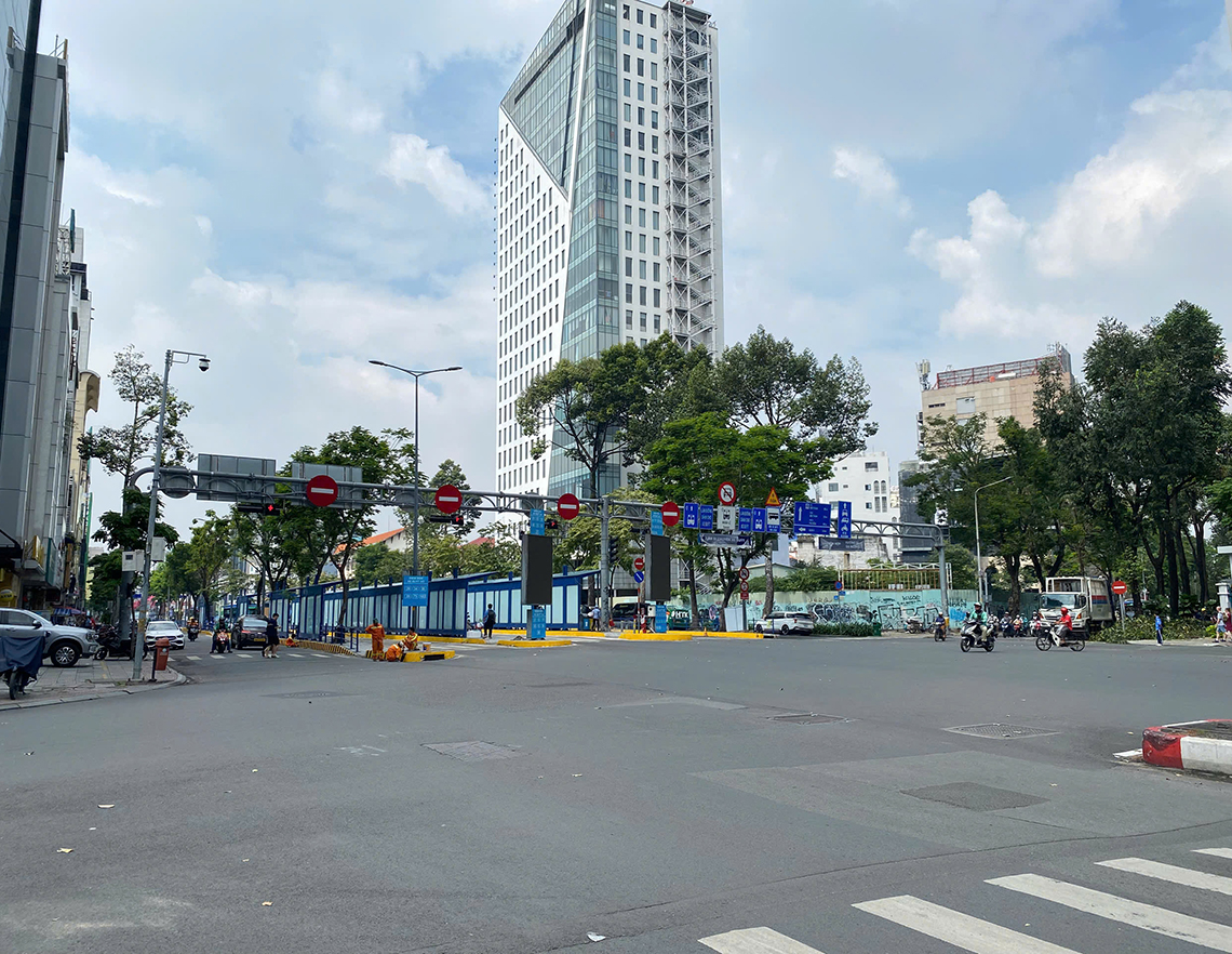 ビジネス街と観光エリアの境目「ハムギー （Ham Nghi）通り」