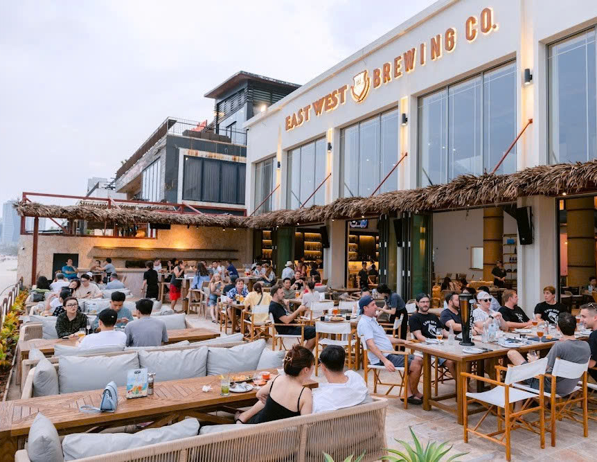 全国7店舗展開のクラフトビール＆レストラン、平日がお得！「イーストウェストブリューイング／East West Brewing」