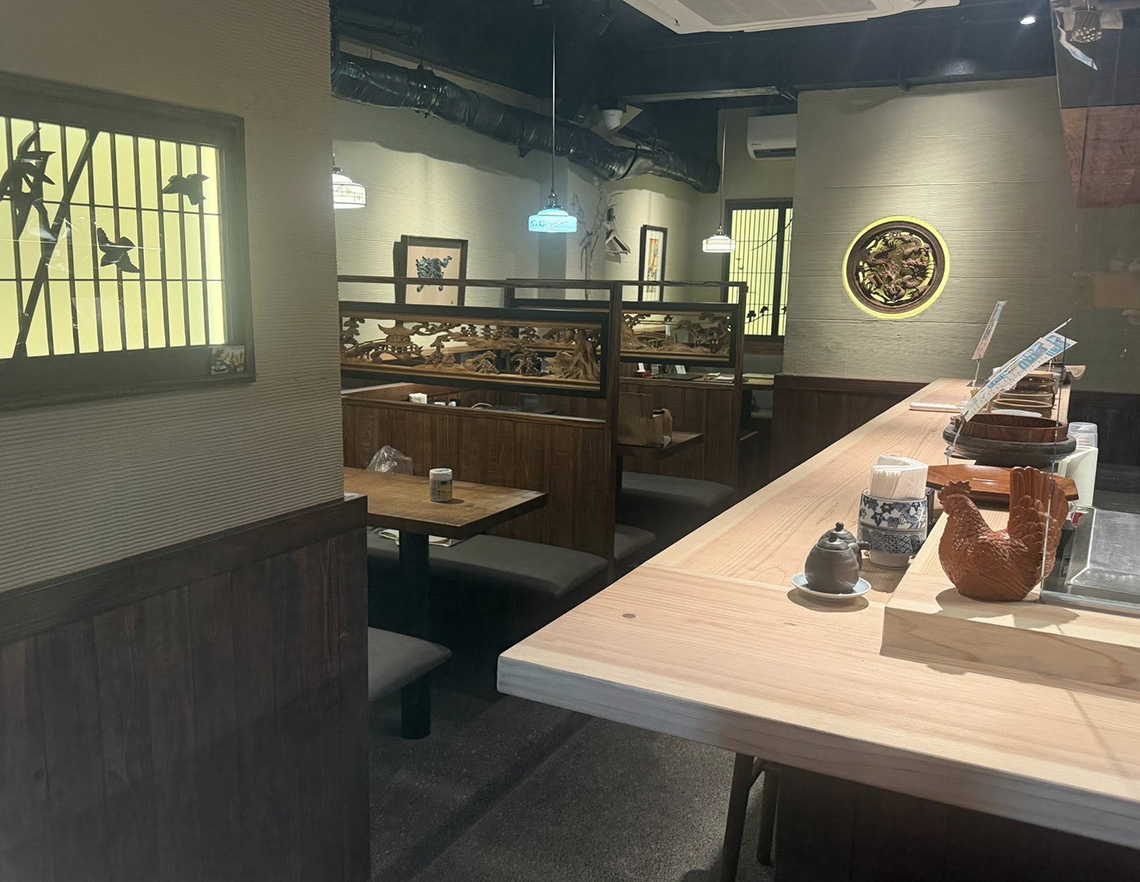 小粋な路地奥の店で、丁寧に仕込まれた炭火焼き鳥「とりきん／Torikin」