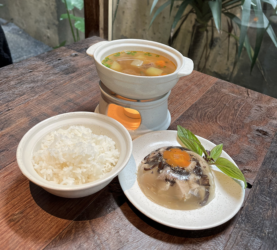 日本人の趣向に合わせて工夫 海鮮を取り入れたハノイ家庭料理「カントゥック／Khan Thuc」