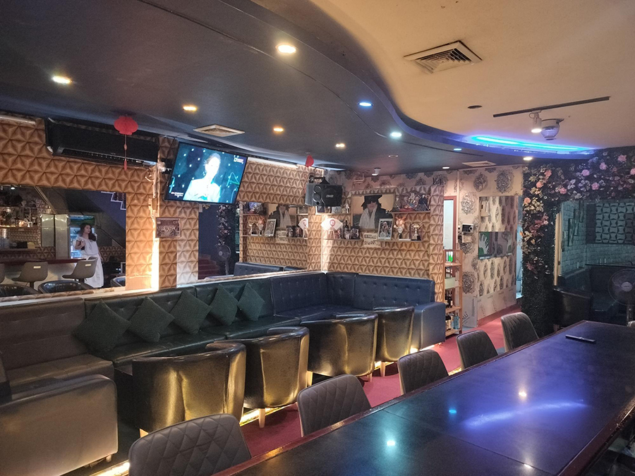 カラオケ「フォルテ」1階 6月末まで女性は席料無料！