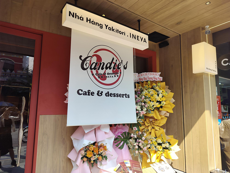「炭火いねや」2号店 午後は“ロイホ”のパフェ提供！