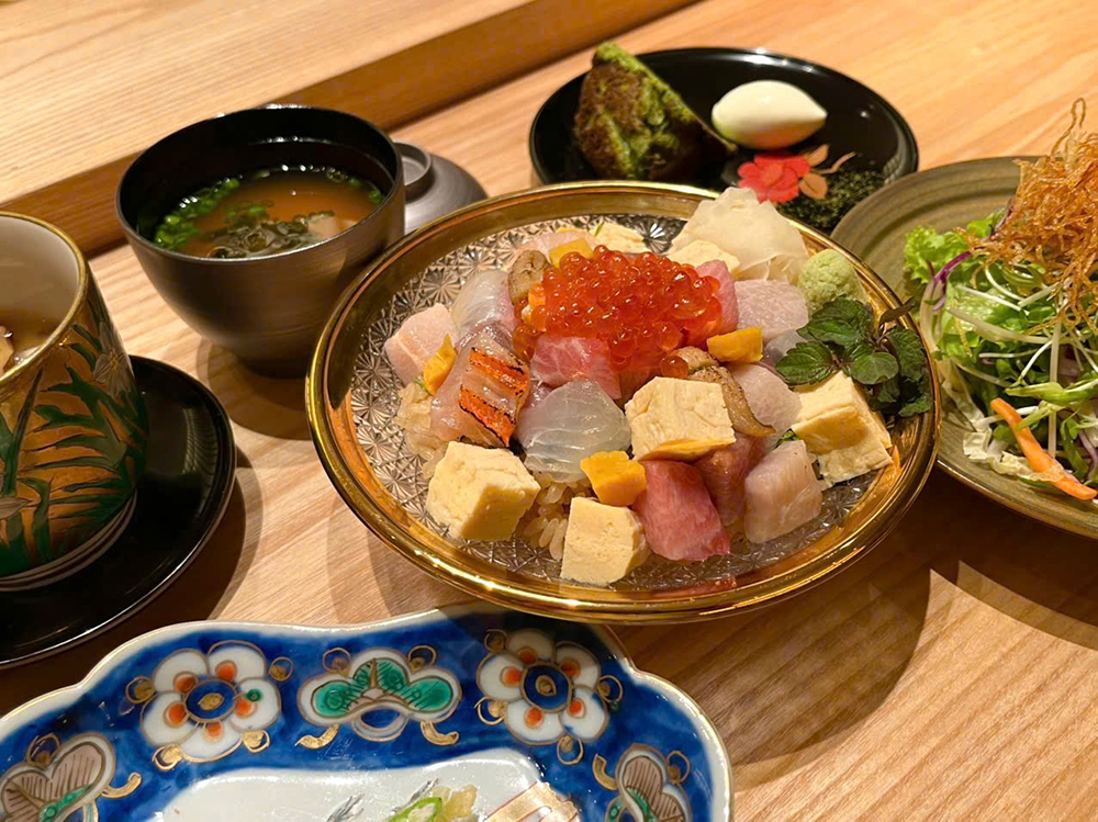 寿司店「頂サイゴン」で ランチセットがスタート