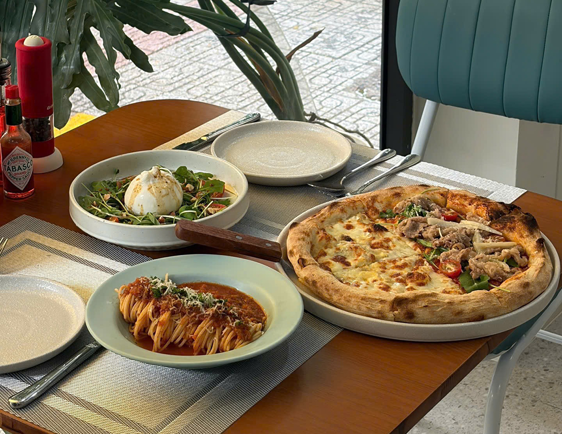 ナポリ風ピザや欧州料理を楽しめるビストロ「ケーピザビストロ／K Pizza Bistro」